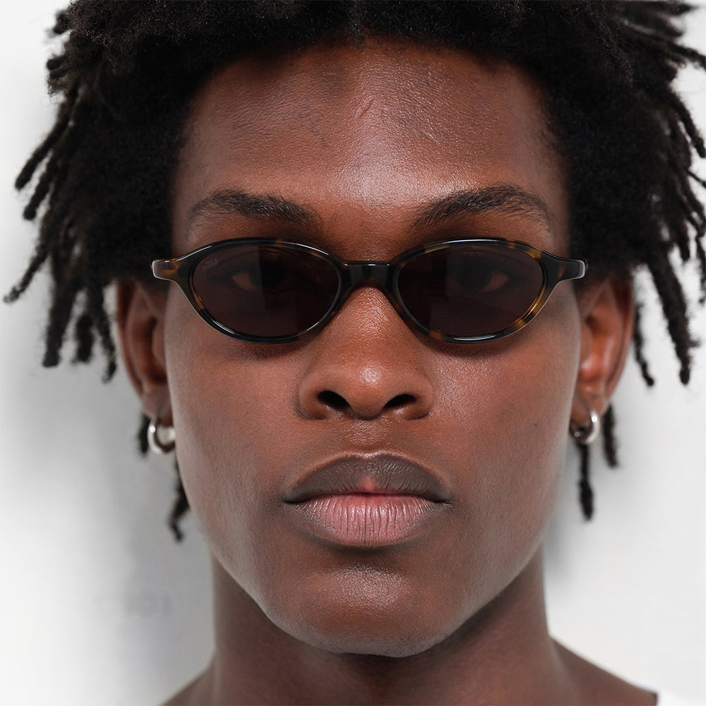 Akila Alien - 2532 93 63 - Crowdless