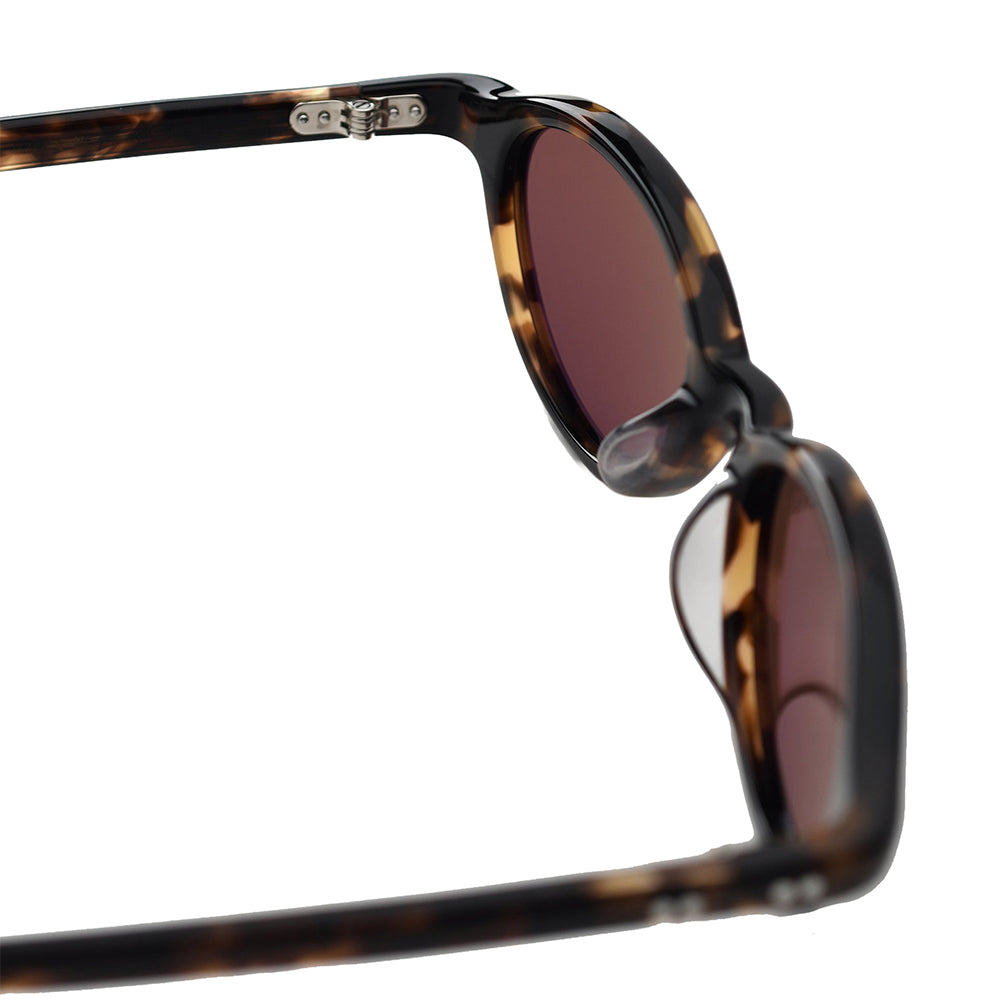 Akila Alien - 2532 93 63 - Crowdless