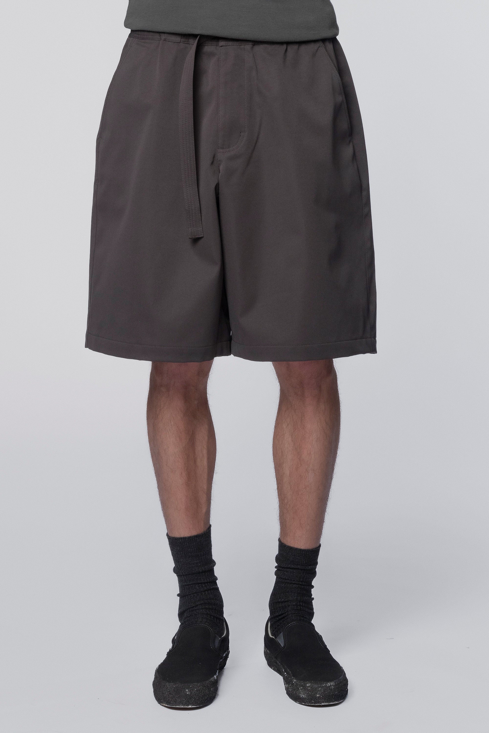 Beach Brains Proof Short in dark grey, casual men's shorts with a relaxed fit and comfortable fabric, suitable for summer wear.